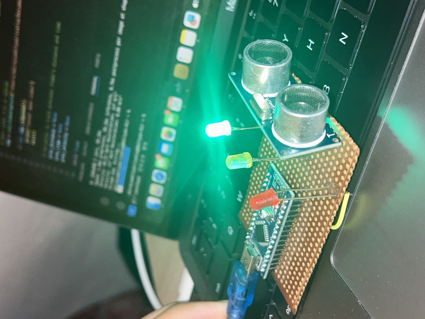 Ultrasonic collision-warning prototype with LEDs