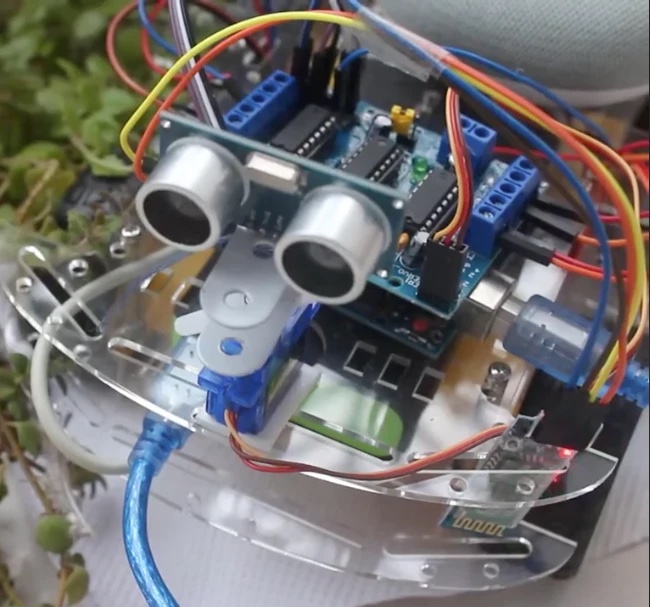 Arduino obstacle-avoidance car with ultrasonic sensor